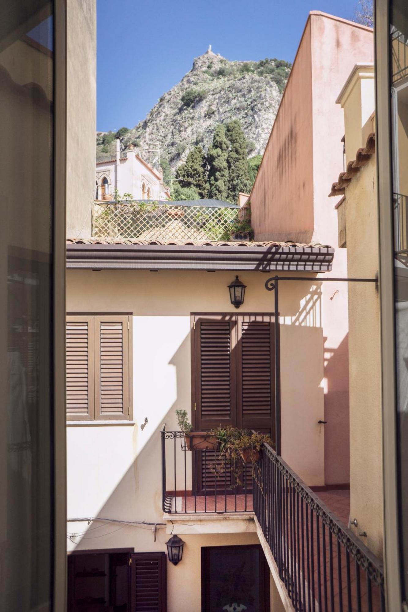 Ferienwohnung Tina House - Il Cortile Nel Centro Storico Di Taormina Exterior foto